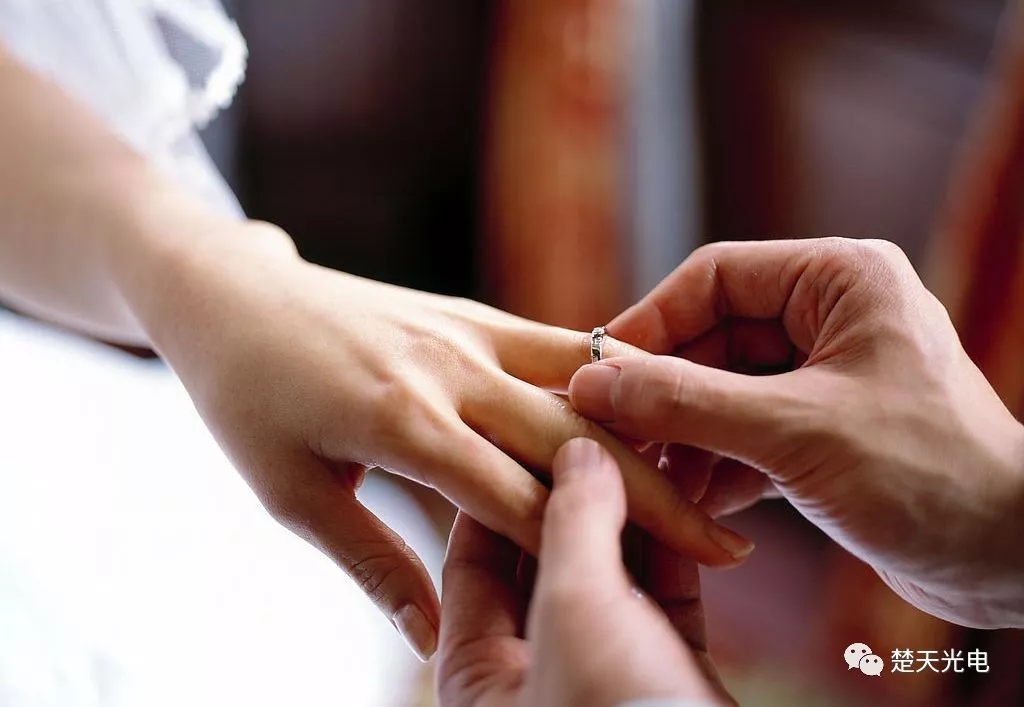 激光打標(biāo)才是情人節(jié)正確的打開方式，像極了愛情……，